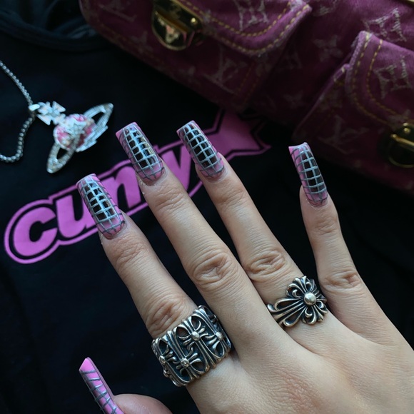 Meet your Posher, Helen - Picture 1 of 1